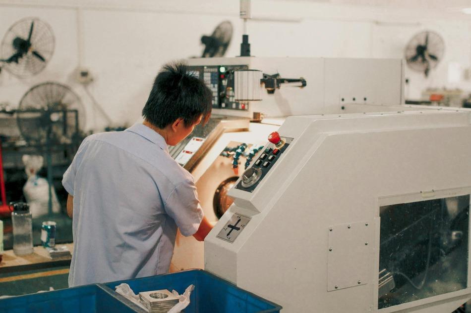 image depicting the reasons why manufacturers of cnc machines are important