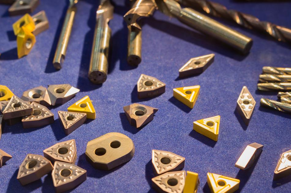 image showing best metal lathe cutting tools